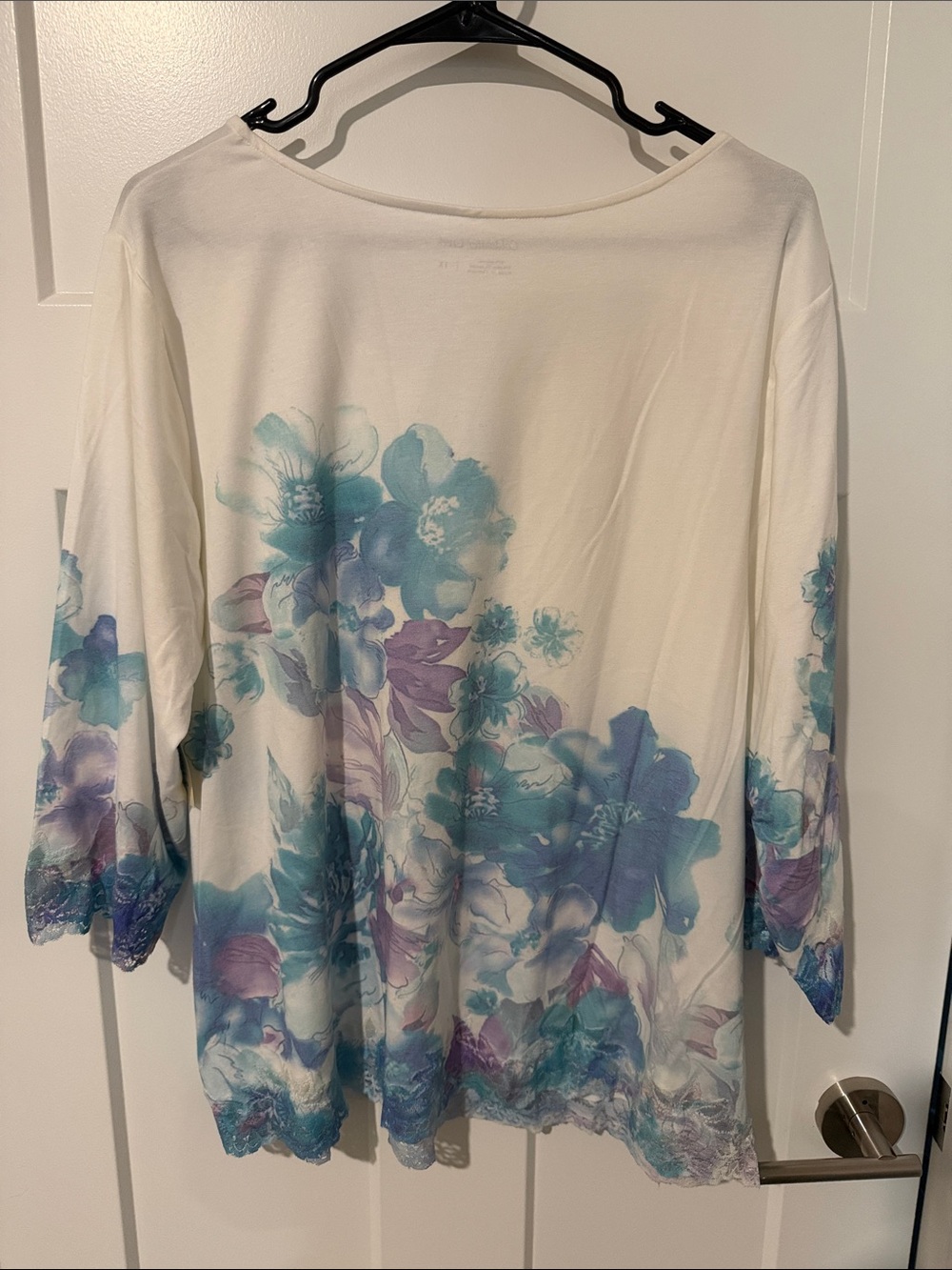 NWT Women’s Floral Scoop Neck Top - White with Blue & Purple Print - Picture 3 of 4